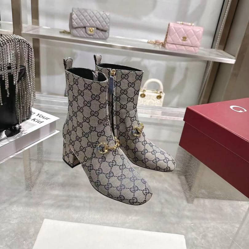 0041 Boots